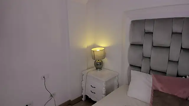 amber  ferrera online show from 18, 3, 2026