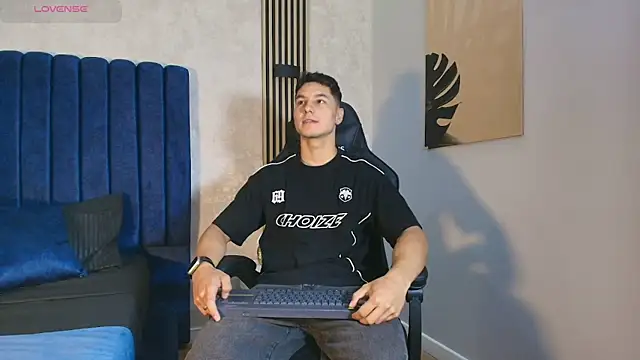 Snapshot of Noah_Clarkk chatting on 12, 5, 2026 Noah Clarkk online show from 12, 5, 2026