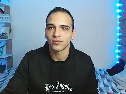 Snapshot of MaaX2330 chatting on 18, 12, 2025 MaaX2330 online show from 18, 12, 2025