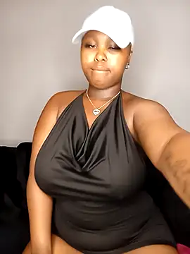 Snapshot of queen_serves chatting on 18, 12, 2025 queen serves online show from 18, 12, 2025