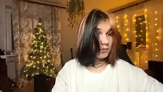 Snapshot of emo_sweet chatting on 18, 12, 2025 emo sweet online show from 18, 12, 2025