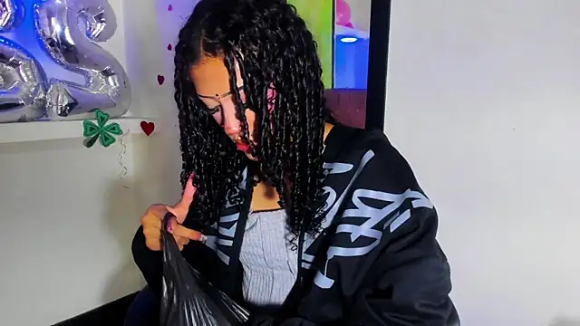 dolly boob online show from 17, 4, 2026