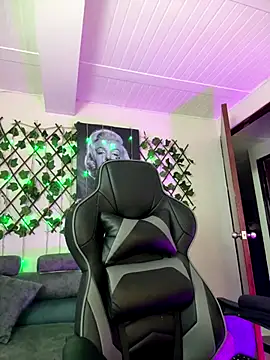 Snapshot of Violette-18 chatting on 19, 12, 2025 Violette-18 online show from 19, 12, 2025