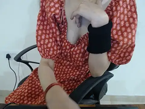 Farhana beautyfull online show from 6, 1, 2026