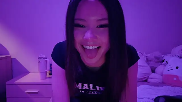 Snapshot of luvvivii chatting on 18, 1, 2026 luvvivii online show from 18, 1, 2026