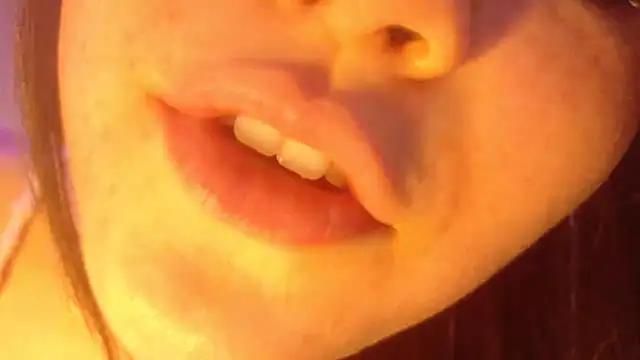 Snapshot of luvvivii chatting on 2, 2, 2026 luvvivii online show from 2, 2, 2026