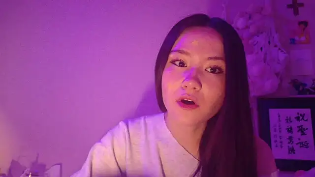 Snapshot of luvvivii chatting on 4, 2, 2026 luvvivii online show from 4, 2, 2026