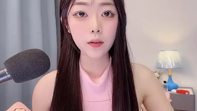 Snapshot of smalldaisy chatting on 7, 4, 2026 smalldaisy online show from 7, 4, 2026