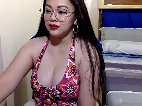 Snapshot of celine_margo chatting on 21, 4, 2026 celine margo online show from 21, 4, 2026