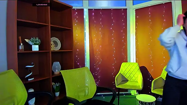 Snapshot of lole_ti chatting on 8, 3, 2026 lole ti online show from 8, 3, 2026