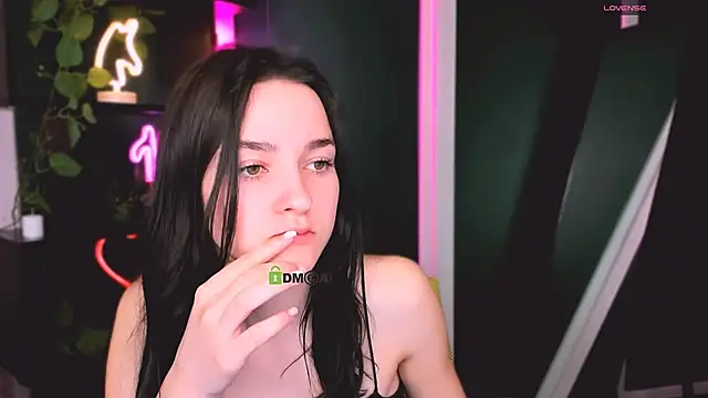 Snapshot of lole_ti chatting on 12, 4, 2026 lole ti online show from 12, 4, 2026