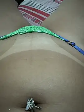 Snapshot of laramacedo2026 chatting on 9, 4, 2026 laramacedo2026 online show from 9, 4, 2026