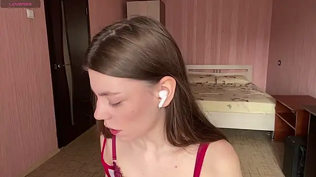 NeidaGowing online show from 5, 4, 2026