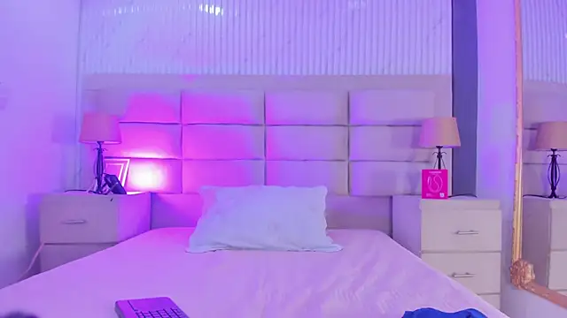 ManuelaEvans  online show from 19, 2, 2026