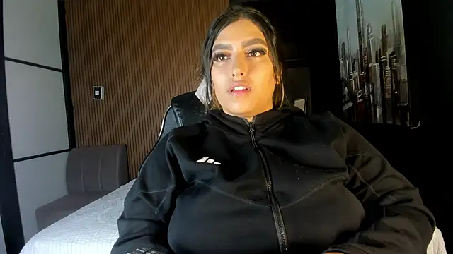 AmbarBrownn  online show from 13, 4, 2026