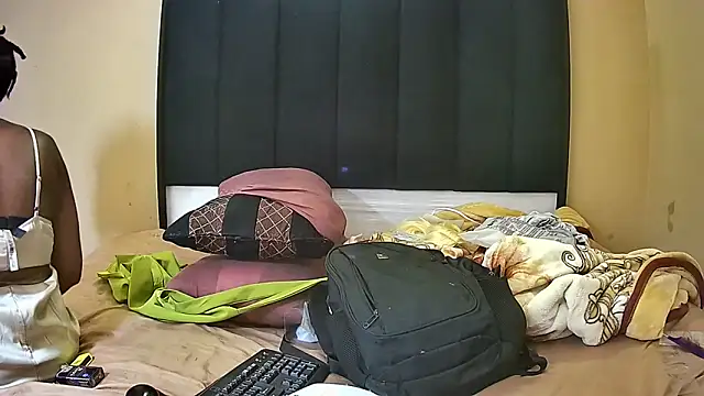 Snapshot of DesiredQueen27 chatting on 13, 3, 2026 DesiredQueen27 online show from 13, 3, 2026