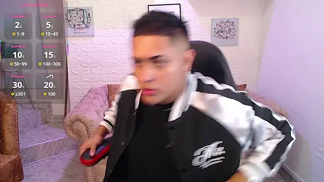 Snapshot of aroon_09 chatting on 20, 12, 2025 aroon 09 online show from 20, 12, 2025