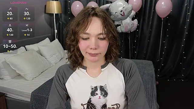 Snapshot of NovaEva_ chatting on 10, 4, 2026 NovaEva online show from 10, 4, 2026