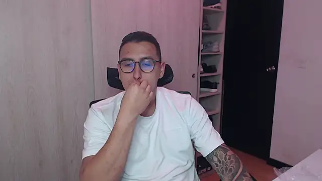 Snapshot of DanteVesper chatting on 2, 4, 2026 DanteVesper online show from 2, 4, 2026