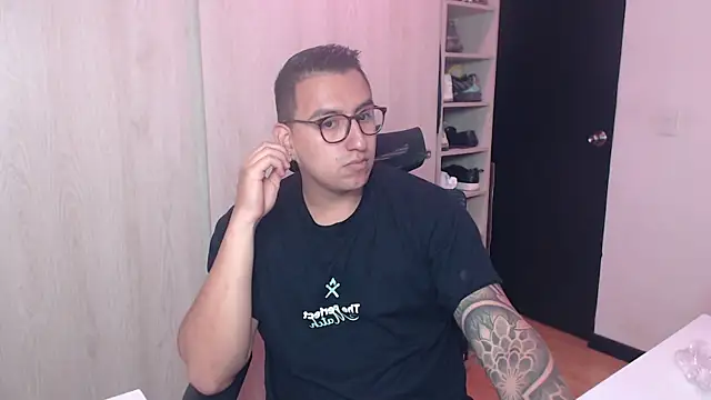 Snapshot of DanteVesper chatting on 7, 4, 2026 DanteVesper online show from 7, 4, 2026