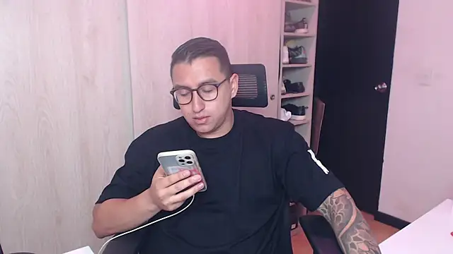 Snapshot of DanteVesper chatting on 9, 4, 2026 DanteVesper online show from 9, 4, 2026