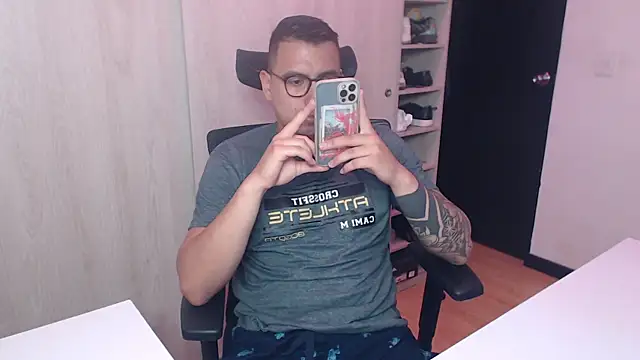 Snapshot of DanteVesper chatting on 15, 4, 2026 DanteVesper online show from 15, 4, 2026