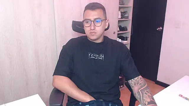 Snapshot of DanteVesper chatting on 17, 4, 2026 DanteVesper online show from 17, 4, 2026