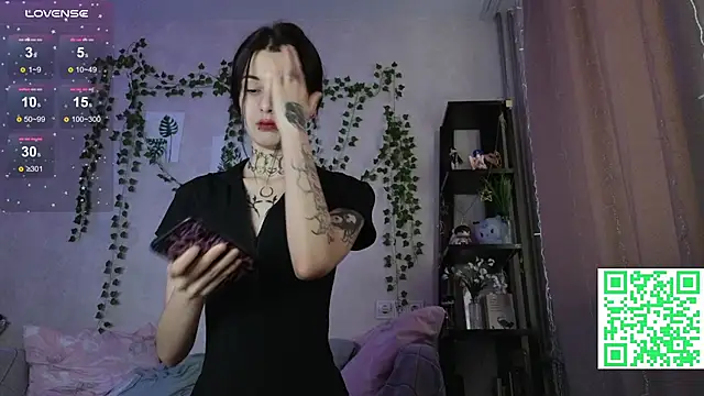 Snapshot of LeonaHinnes chatting on 19, 2, 2026 LeonaHinnes online show from 19, 2, 2026