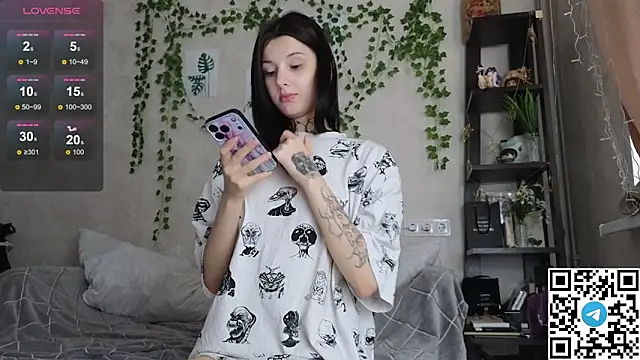 LeonaHinnes online show from 17, 4, 2026