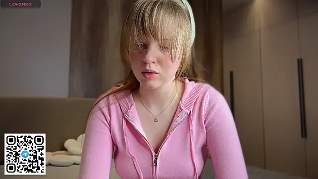 Snapshot of steffi_meoww chatting on 7, 4, 2026 steffi meoww online show from 7, 4, 2026