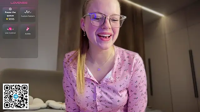 Snapshot of steffi_meoww chatting on 21, 4, 2026 steffi meoww online show from 21, 4, 2026