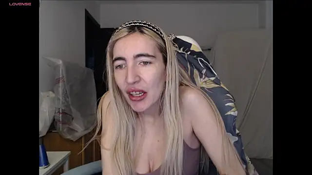 BarbieBlondieGirl online show from 18, 5, 2026