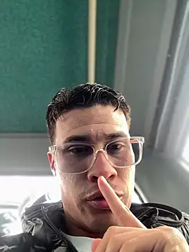 Latin Paisa Boy online show from 15, 4, 2026