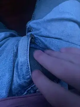 Snapshot of LittleGuy_2007 chatting on 22, 4, 2026 LittleGuy 2007 online show from 22, 4, 2026