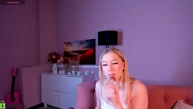 Snapshot of ChloeAlba chatting on 26, 4, 2026 ChloeAlba online show from 26, 4, 2026