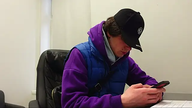 Snapshot of Daniel_Shawnn chatting on 4, 4, 2026 Daniel Shawnn online show from 4, 4, 2026