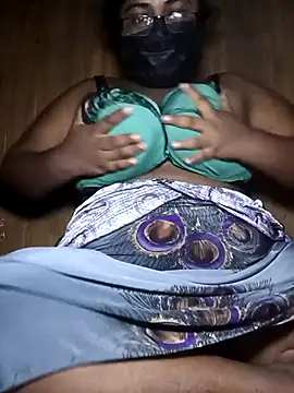 Snapshot of fingerbit07 chatting on 8, 4, 2026 fingerbit07 online show from 8, 4, 2026