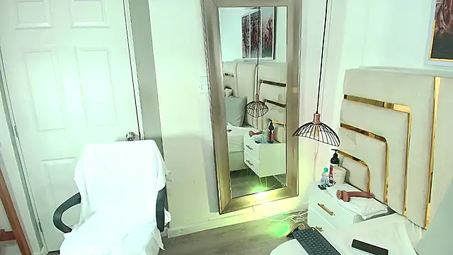 Snapshot of Noelle_Minx chatting on 9, 4, 2026 Noelle Minx online show from 9, 4, 2026