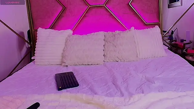 Snapshot of kitty_whitte chatting on 17, 3, 2026 kitty whitte online show from 17, 3, 2026