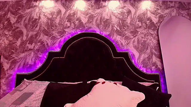 Chloe Connor online show from 6, 3, 2026