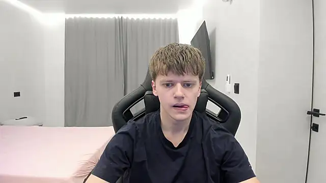 Snapshot of bonekoambalabu chatting on 8, 4, 2026 bonekoambalabu online show from 8, 4, 2026