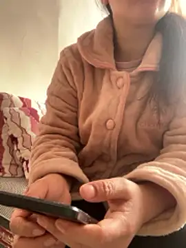 Faded pink online show from 14, 1, 2026