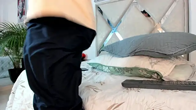 Liam saint online show from 27, 2, 2026