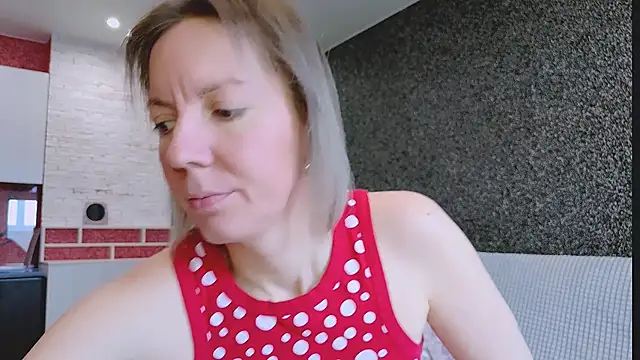 Amanda Luxe online show from 5, 3, 2026