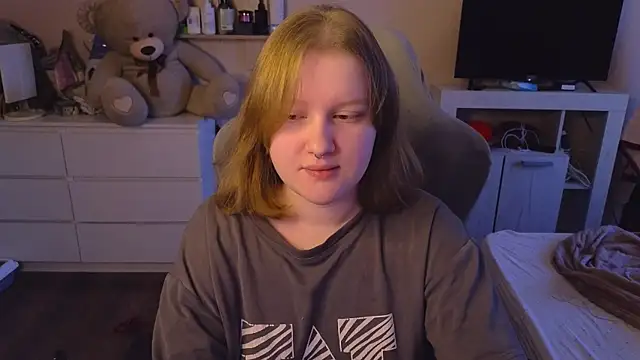 Snapshot of Ol1via chatting on 4, 4, 2026 Ol1via online show from 4, 4, 2026