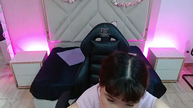 LUAR TAY online show from 8, 1, 2026