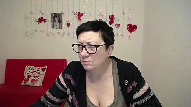 EmilyL0ve online show from 12, 2, 2026