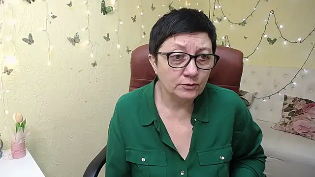 EmilyL0ve online show from 22, 3, 2026