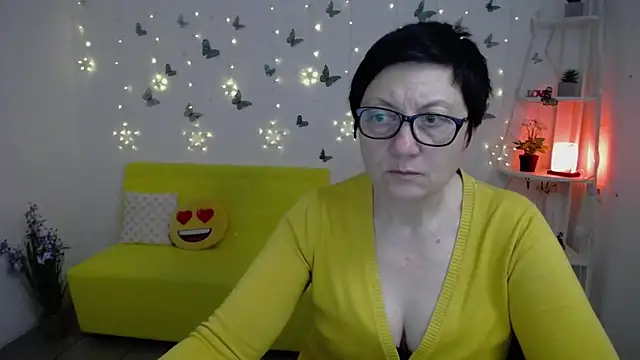 EmilyL0ve online show from 16, 4, 2026