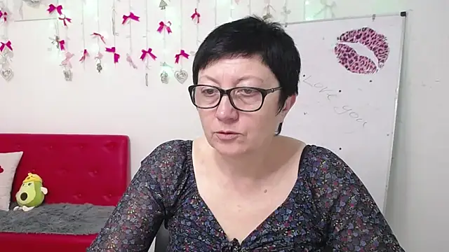 EmilyL0ve online show from 18, 4, 2026